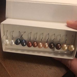 Set of pearl earrings